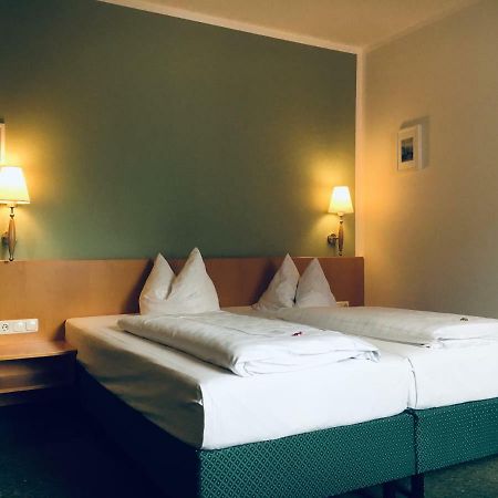 Domizil Alte Post Hotel Puttlingen Bagian luar foto