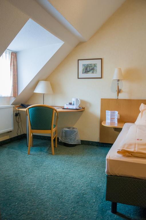 Domizil Alte Post Hotel Puttlingen Bagian luar foto