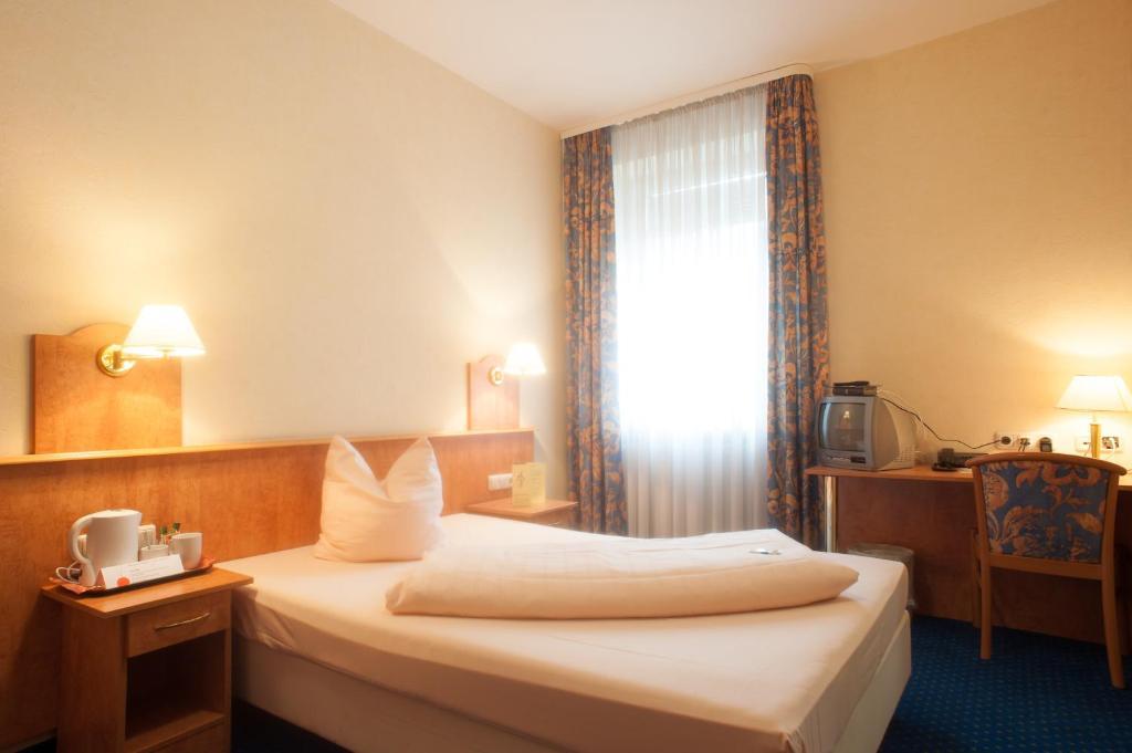 Domizil Alte Post Hotel Puttlingen Bagian luar foto