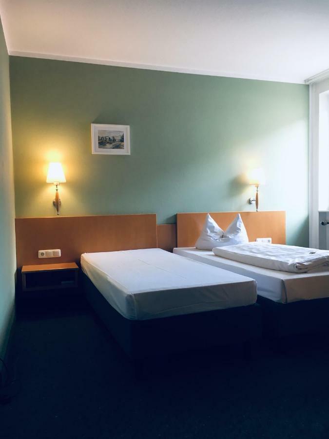Domizil Alte Post Hotel Puttlingen Bagian luar foto