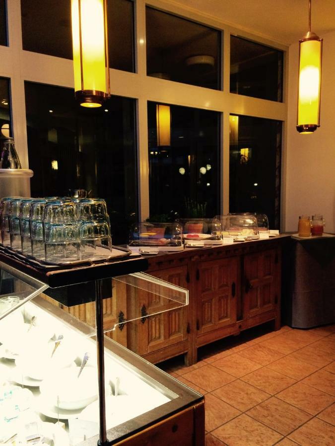 Domizil Alte Post Hotel Puttlingen Bagian luar foto