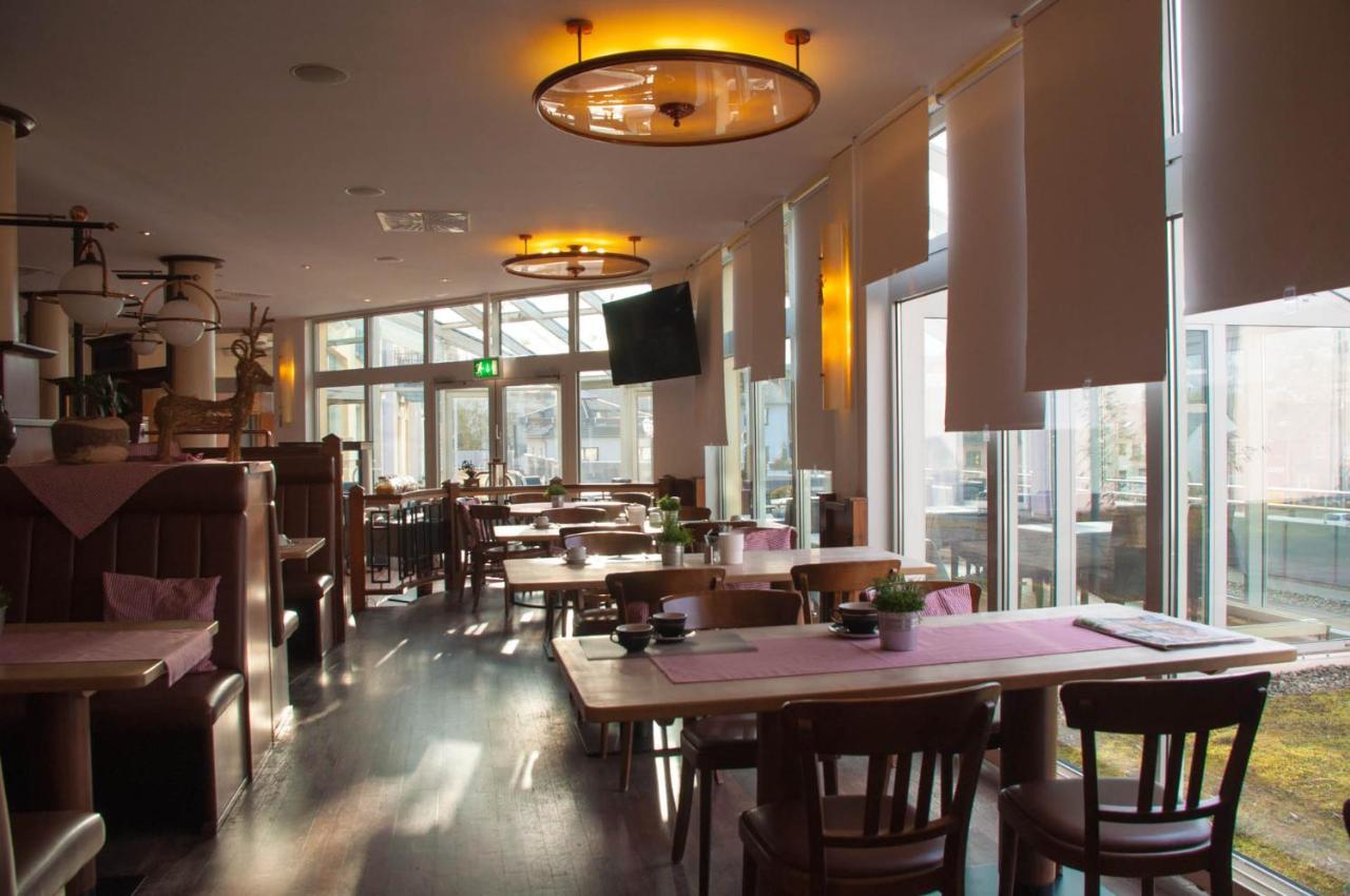 Domizil Alte Post Hotel Puttlingen Bagian luar foto